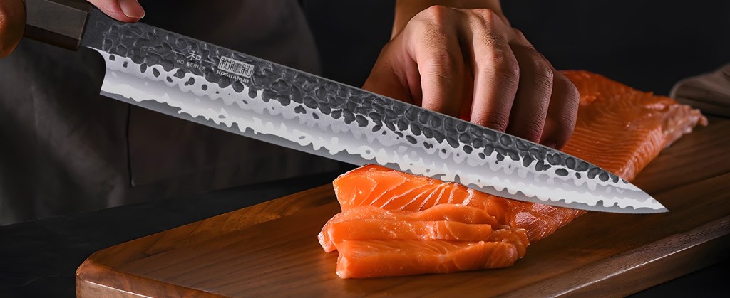 Yanagiba cutting salmon